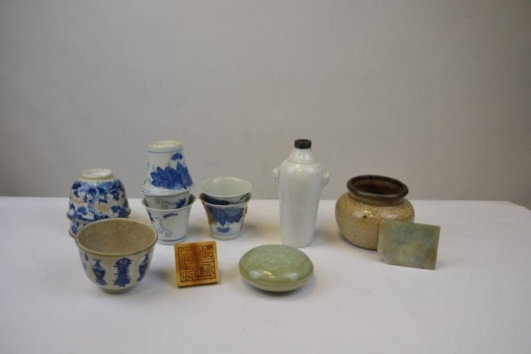 LOT DE CERAMIQUES ASIATIQUES DIVERSES