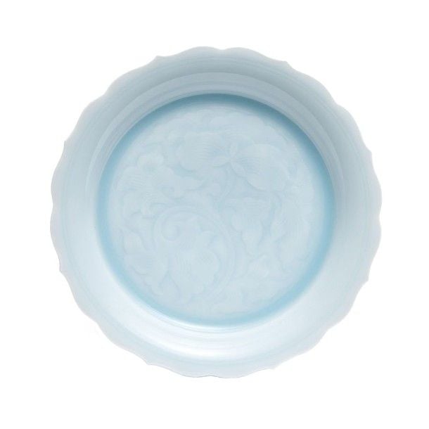 Lot de cinq assiettes à glaçure céladon de couleur bleu-vert clai