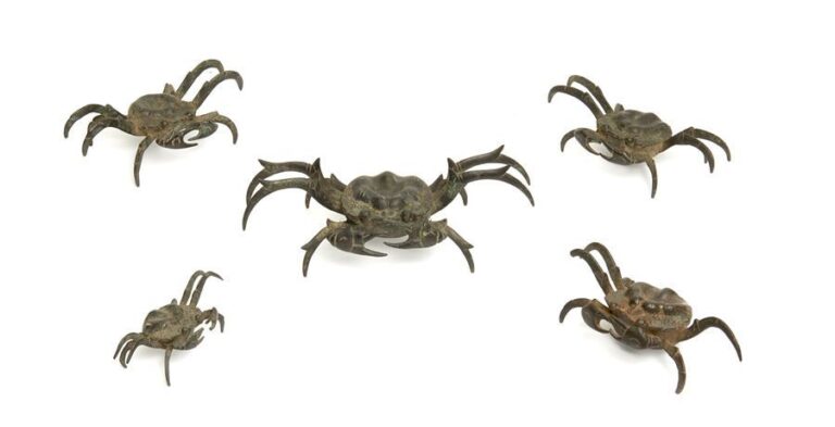 Lot de cinq figurines en bronze figurant des crabes de taille différent