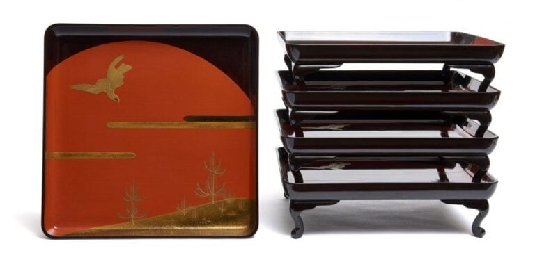 Lot de cinq plateaux zen laqués noi
