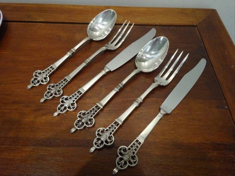 Lot de couverts en argent (Minerve) de style néo-renaissan