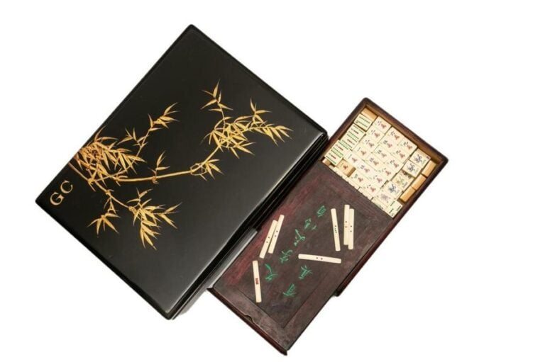 LOT DE DEUX (2) JEUX DE MAHJONG