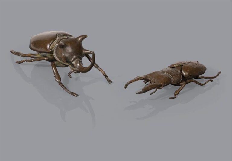 LOT DE DEUX (2) OKIMONO EN BRONZE A PATINE MARRON