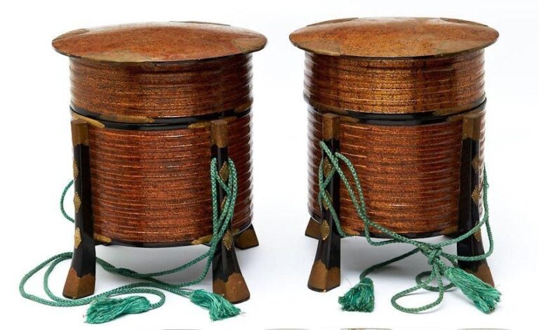 Lot de deux boites rondes (hokai) en bois laquè de style Tsugarunur