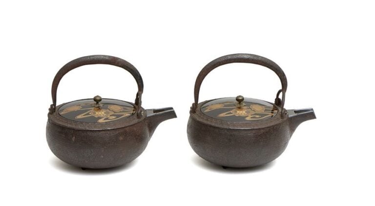 Lot de deux bouilloires à sake (chshi