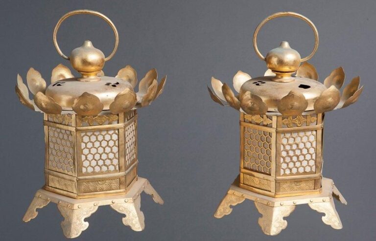 Lot de deux lanternes de temple à accrocher (tsuridoro