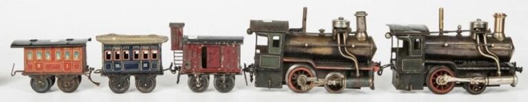 Lot de deux locos et trois wagons: Loco 110 type vapeur: tôle peinte, à vapeur vive et 2 cylindres fixes et inverseur de marche - manque le tender, restaurations et repeint