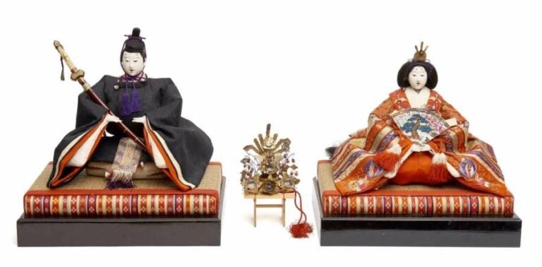 LOT DE DEUX POUPEES POUR LE FESTIVAL DES POUPEES, NINGYO HINAMATSURI Japon, Période Taisho Elles représentent un empereur et une impératric