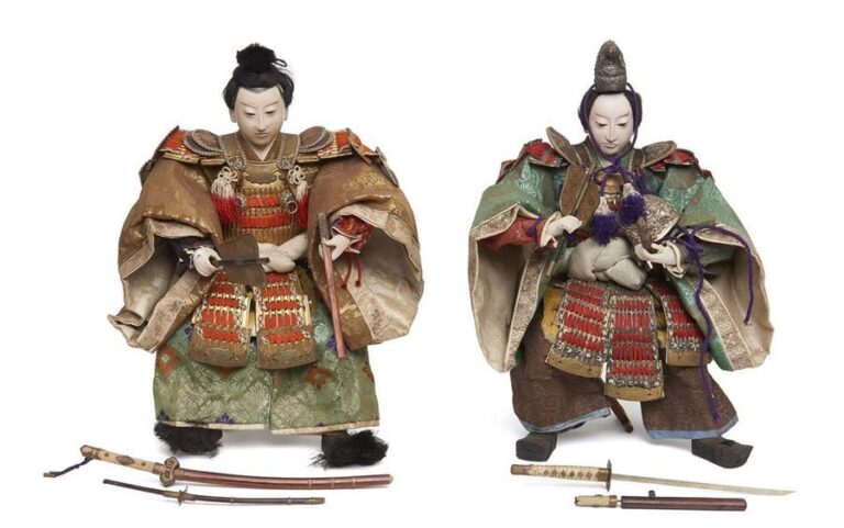 Lot de deux poupées représentant des guerriers (musha ningyo