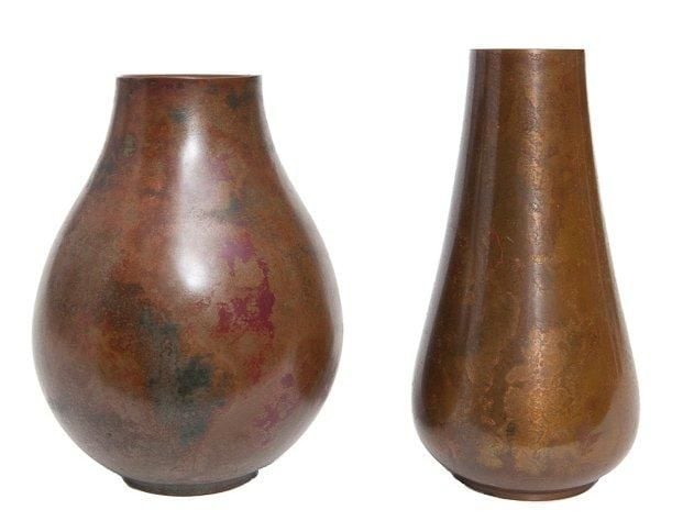 Lot de deux vases en bronz