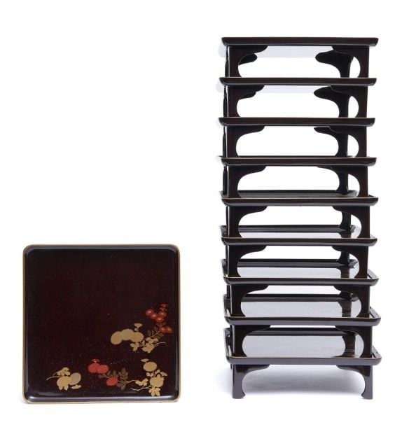 Lot de dix petites tables (zen) laquées noire