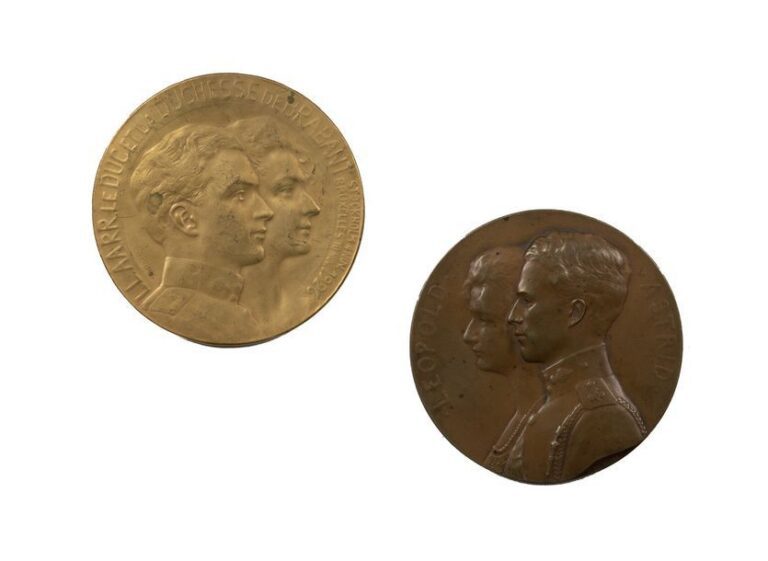 Lot de médailles Belges, en bronze patiné et bronze doré, représentant pour l'une Léopold II et Astrid et pour la seconde le duc et la duchesse de Braban