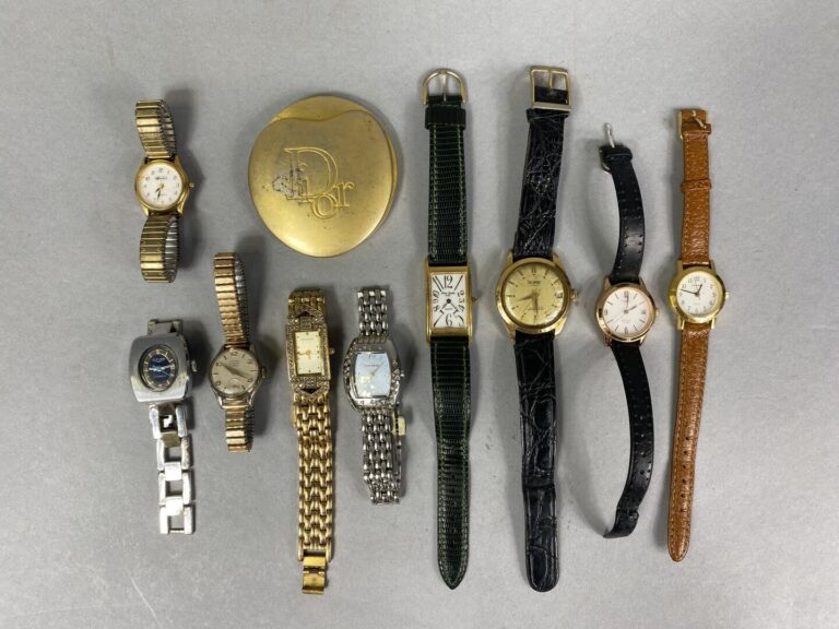 Lot de montres bracelets fantaisie divers en métal et acier, une montre bracele…