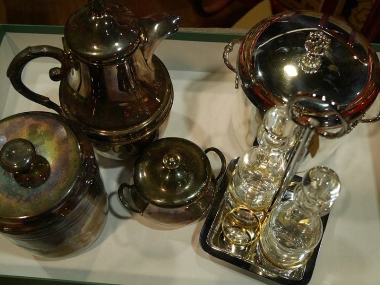 Lot de plateaux, coupes, et coupelles …