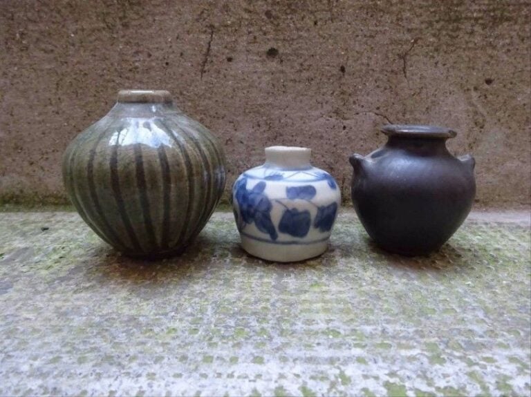 LOT DE PORCELAINES DITES DE CARGO Chine, Peut-être d'époque Song / Ming A destination du marché du sud-est asiatiqu