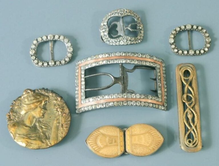 Lot de sept boucles de ceintur