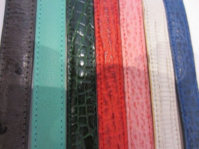 Lot de sept BRACELETS en cuir pour une montre POIRAY