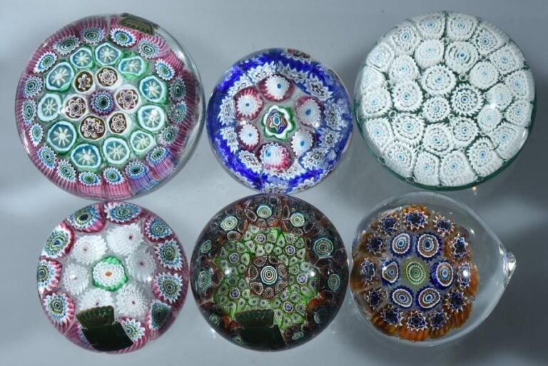 Lot de six presse-papiers à motif de millefiori de bonbons polychrome