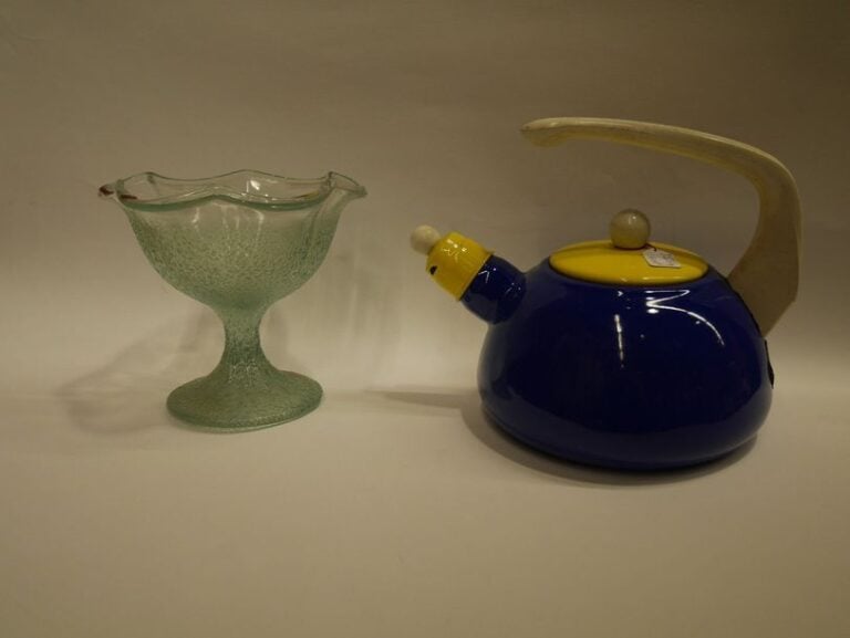 Lot de théières et coupes