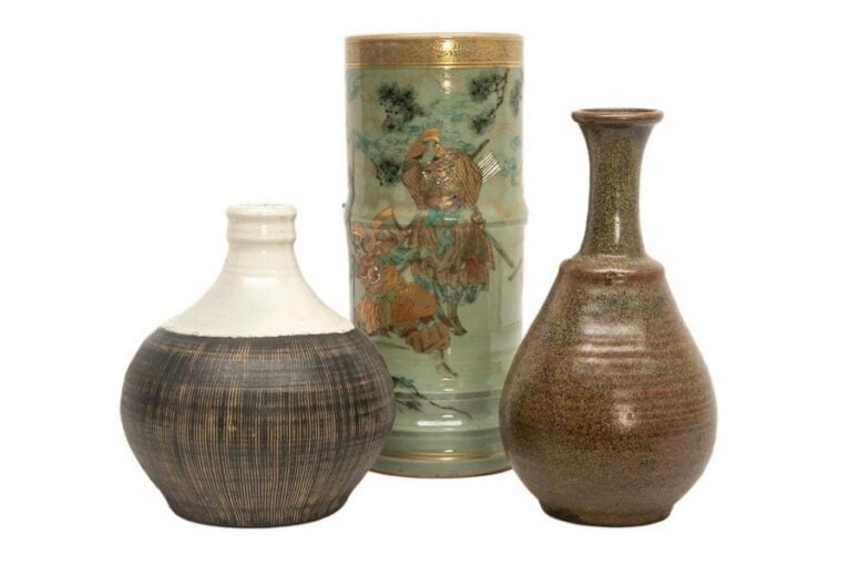 LOT DE TROIS (3) VASES