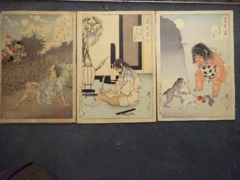 LOT DE TROIS ESTAMPES JAPONAISES D'APRES YOSHITOSHI Japon Dont un dyptique au cachet Tais