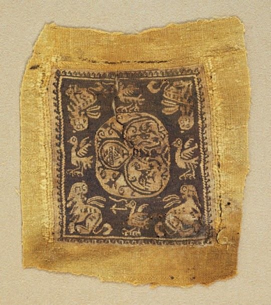 Lot de trois fragments de textiles coptes composé: