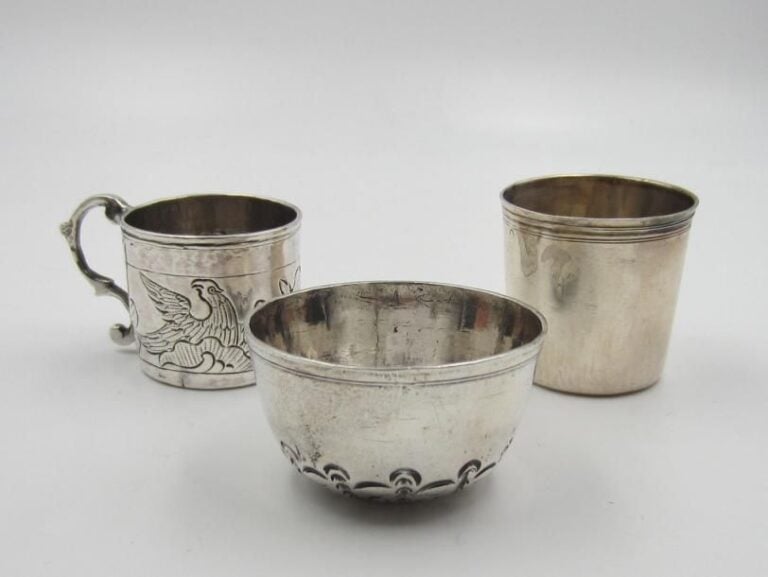 Lot de trois gobelets en argent: Gobelet à liqueur