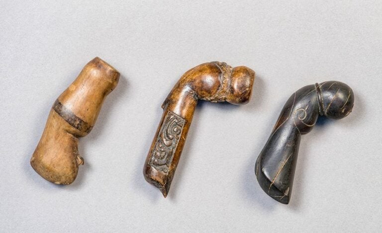 Lot de trois kriss sculpté
