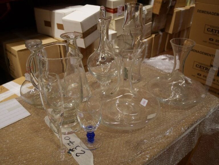 Lot de verres et carafes