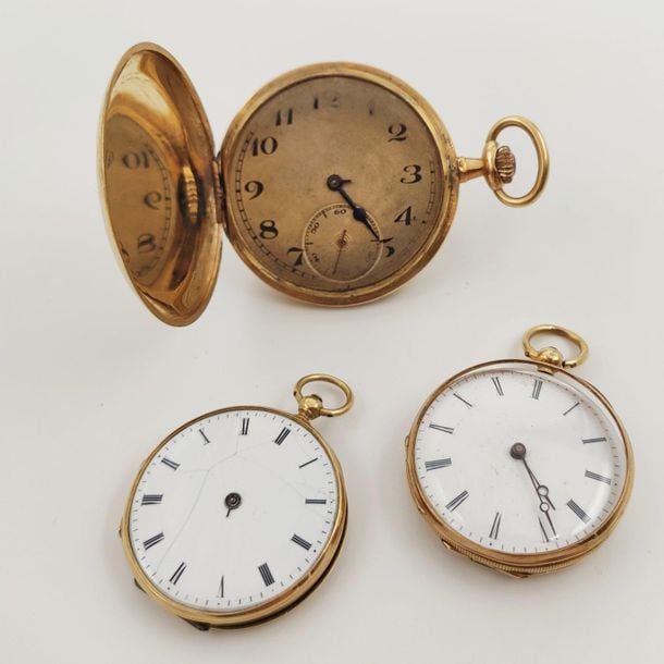 •LOT en or jaune (750‰) comprenant: