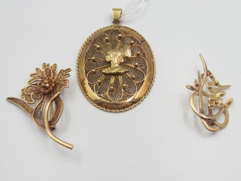 Lot en or jaune et or rose (750 millièmes) comprenant: