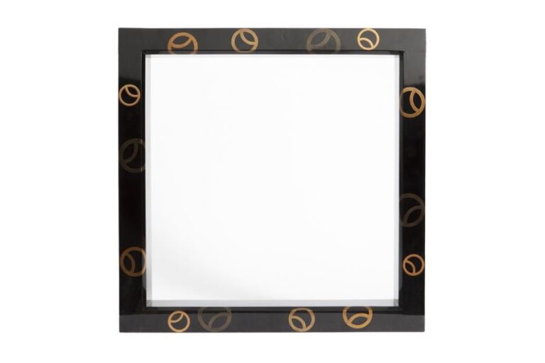 Lourd cadre carré en bois laqué noir (robuchi) décoré de laque maki-e dorée et argentée et de motifs abstraits symbolisant des «joyaux accordant les souhaits