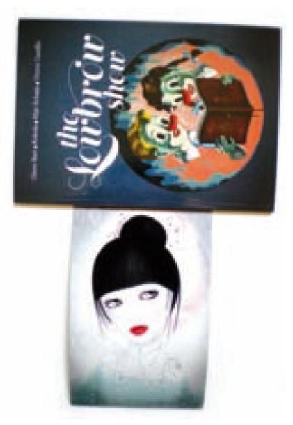 Low-Brow Coffret Edition contenant une digigraphie signée et numérotée 58/100 et un catalogue Edition : Art Parner Galerie