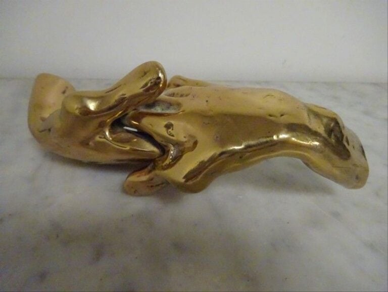Mains enlacées Bronze doré Signé sur la terrasse 21 x 7 x 7 cm