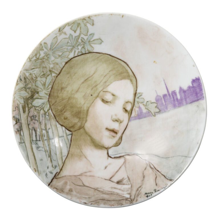 MARIE LAURENCIN (1883-1956) - Assiette en céramique émaillée à décor peint - Si…