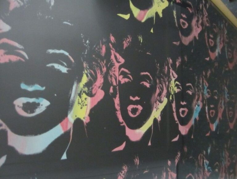 «MARILYN MULTIPLE» Sérigraphie en couleurs 90 x 70 cm (encadrée) COPYRIGHT: The Andy Warhol Foundation for the visual art, 1993
