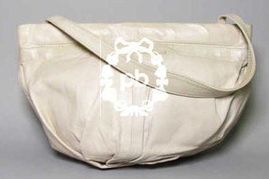 Maroquinerie SAC 'bonnet' en cuir beige rosé à effet drapé, fermoir à cadres, poignée (bon état)