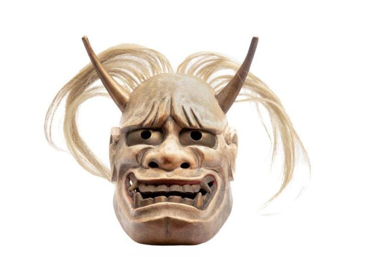 MASQUE DU THÉÂTRE NÔ EN BOIS DE TYPE HANNYA