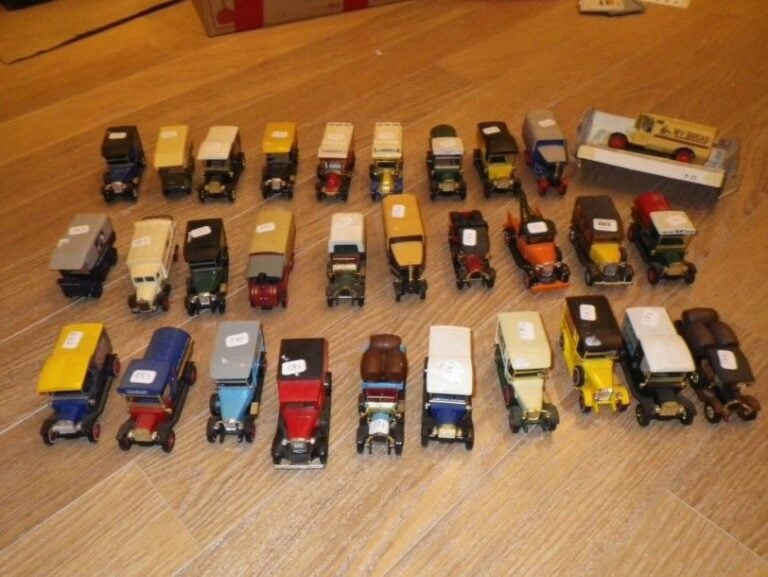 Matchbox année 1990 - Trente voitures publicitaires - 90%