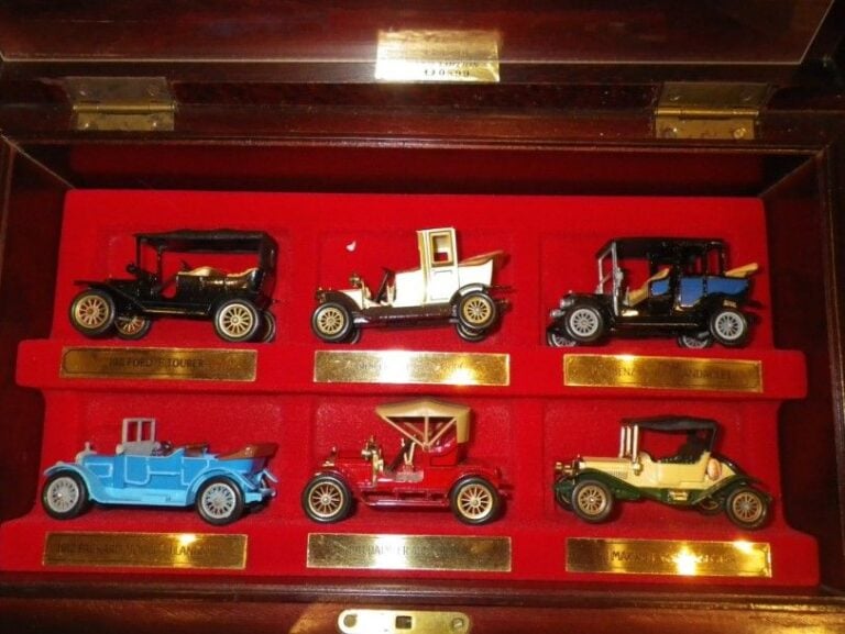 Matchbox édition limitée et numérotée 899 en coffret bois contenant six voitures vers 191