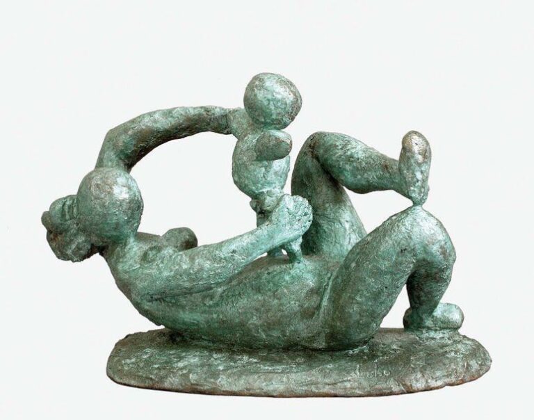 Maternité Bronze à patine verte, signé sur la terrasse, n° 2/8, Fonte Susse Pari