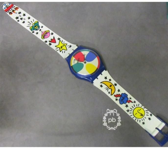 Maxi SWATCH "Space People" en plastique blanc imprimé multicolore (manque couvercle sur boîtier piles)