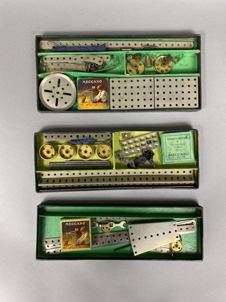 MECCANO - Important lot de Meccano, certains avec boîtes. Divers modèles et dim…