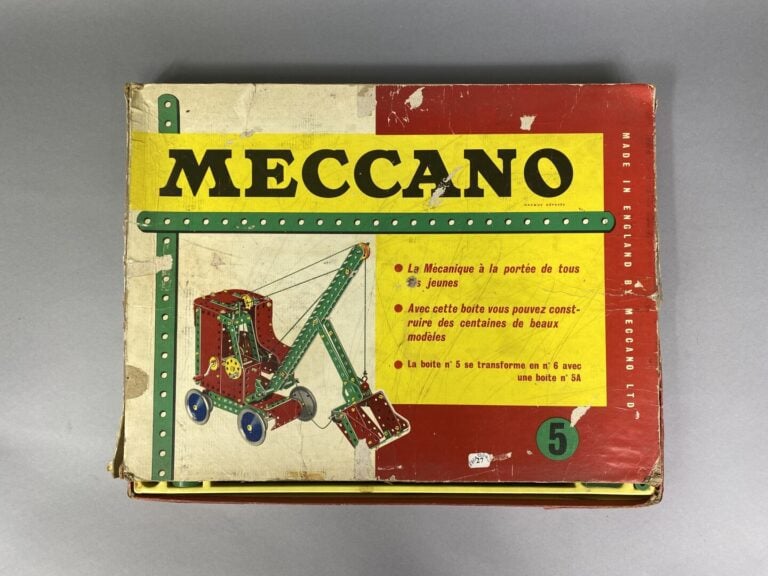 MECCANO - Important lot de Meccano, certains avec boîtes. Divers modèles et dim…