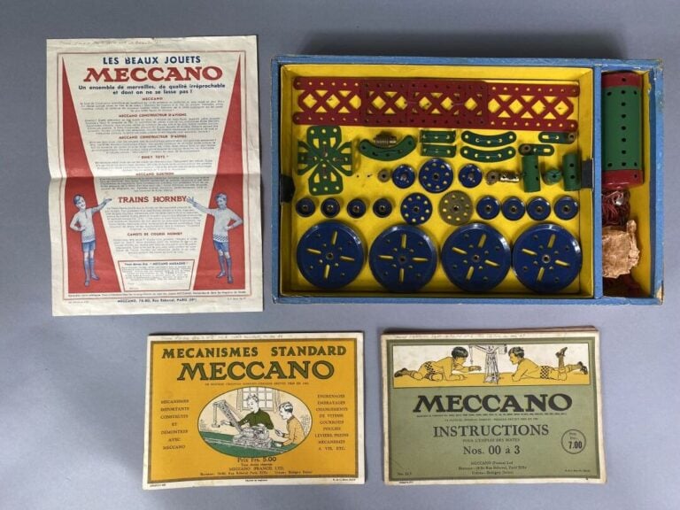 MECCANO - Important lot de Meccano, certains avec boîtes. Divers modèles et dim…