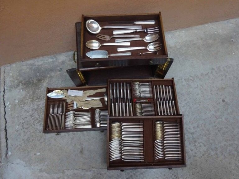 Ménagère en métal argenté complète pour 12 personne