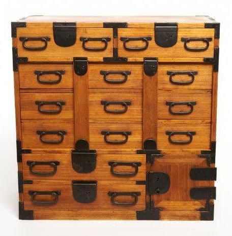 Meuble de commerçant (chodansu) en bois de zelkova (keyaki