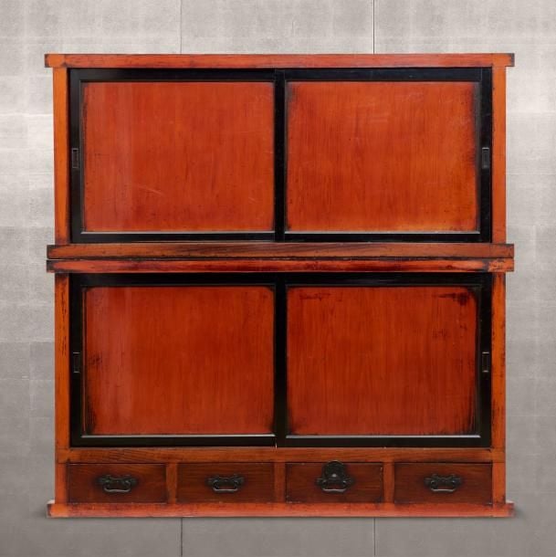 Meuble de cuisine (mizuya) laqué rouge et aux bordures noire