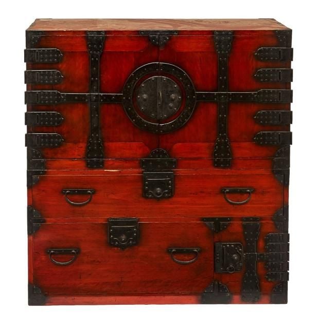 Meuble kannondansu à deux corps laqué de couleur châtaign