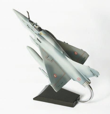 Mirage 2000-5 Maquette constructeur en résine d'un avion aux couleurs de l'armée de l'air français